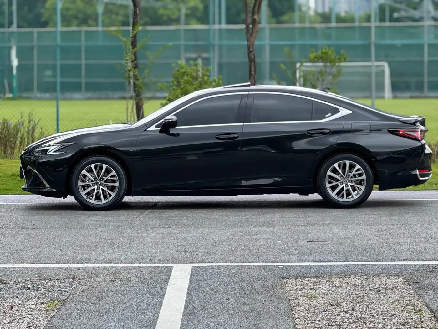 Lexus ES 2024 — Photo 3/16
