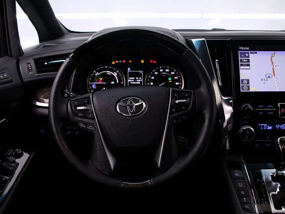 Toyota Vellfire 2020 — Photo 7/20