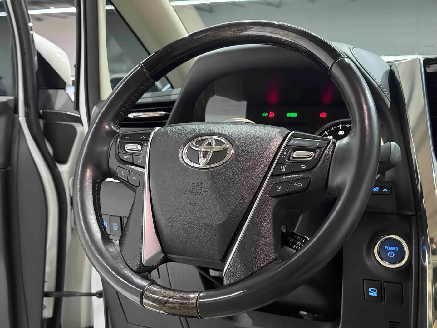 Toyota Alphard 2021 — Photo 12/20