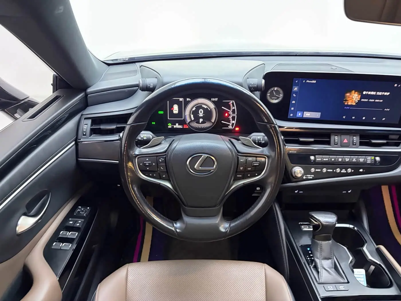 Lexus ES 2023 — Photo 14/18