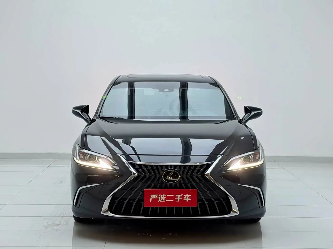 Lexus ES 2023 — Photo 2/18
