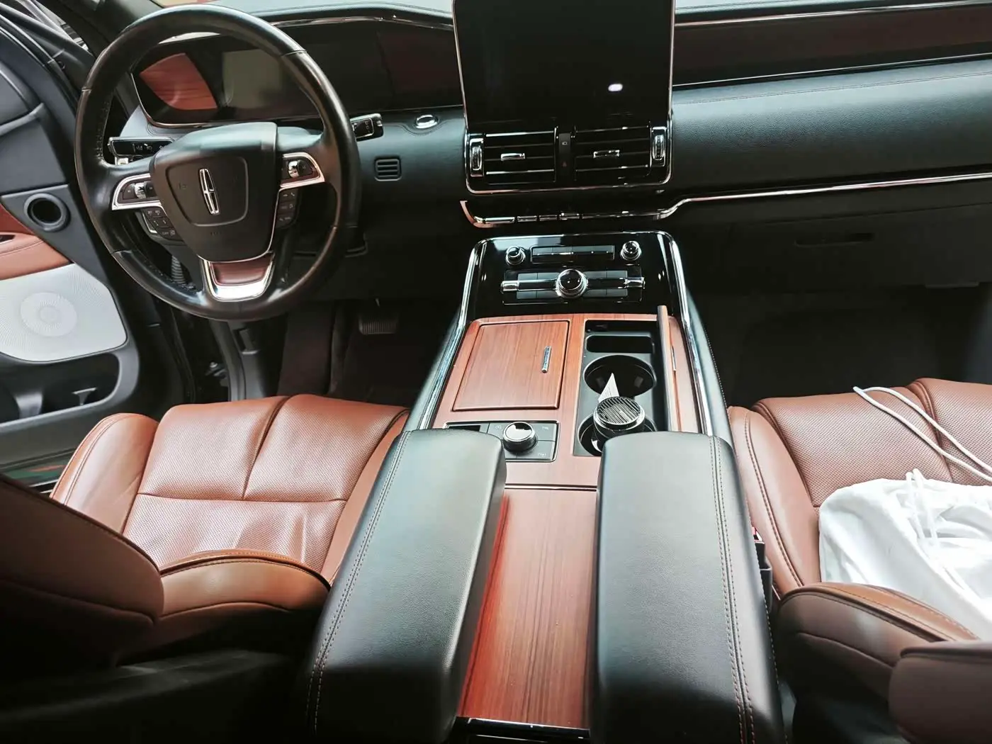 Lincoln Navigator 2020 — Şəkil 9/13