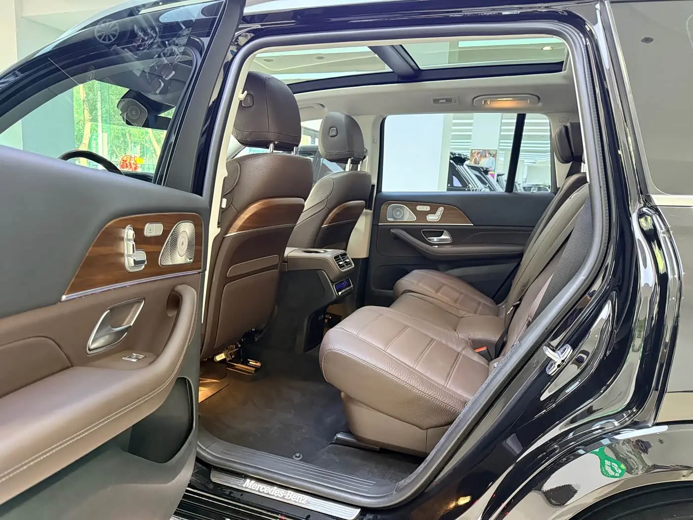 Mercedes-Benz GLS 2023 — Фото 8/20