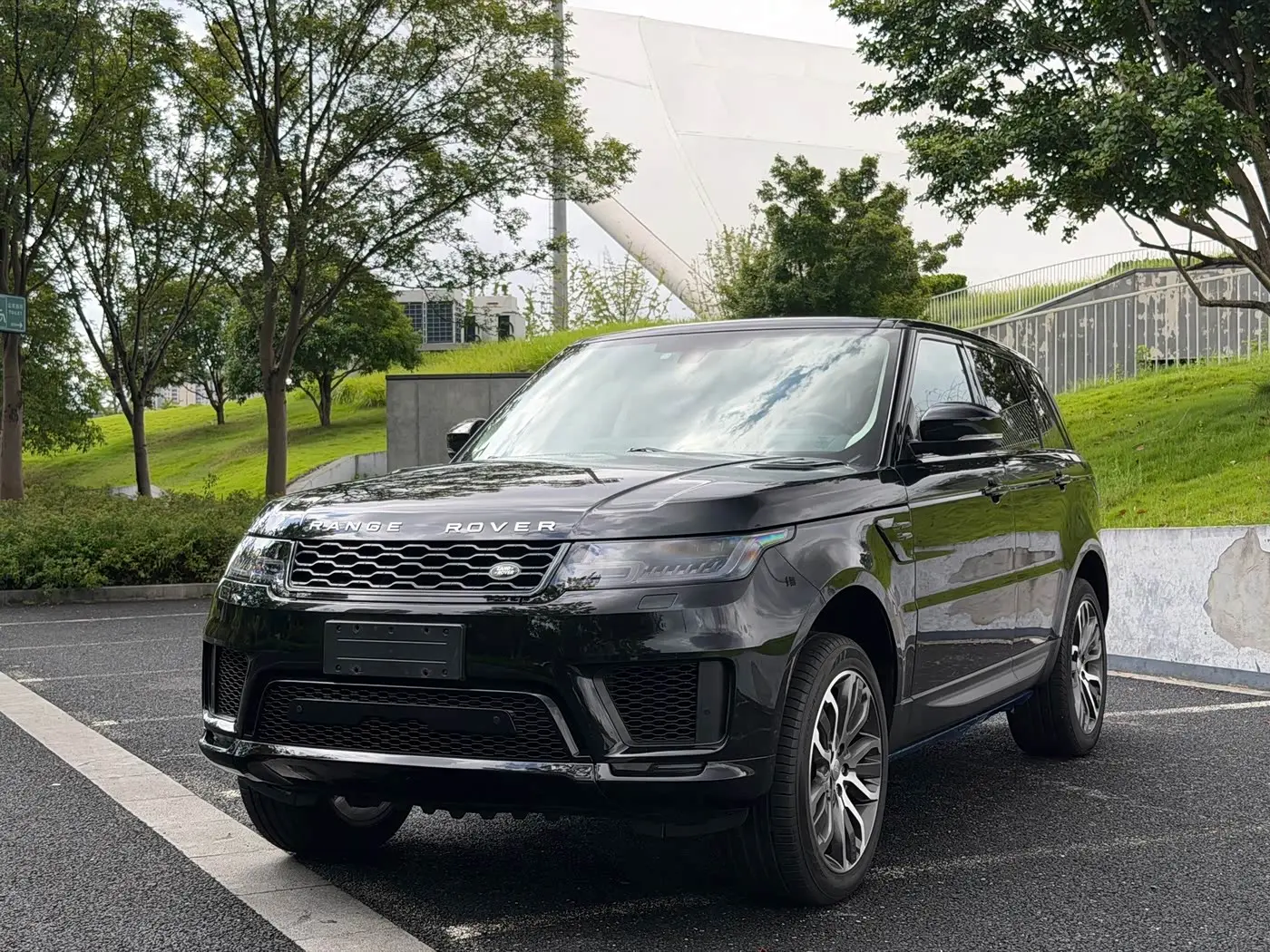 Land Rover Range Rover Sport 2016 — Photo 1/10