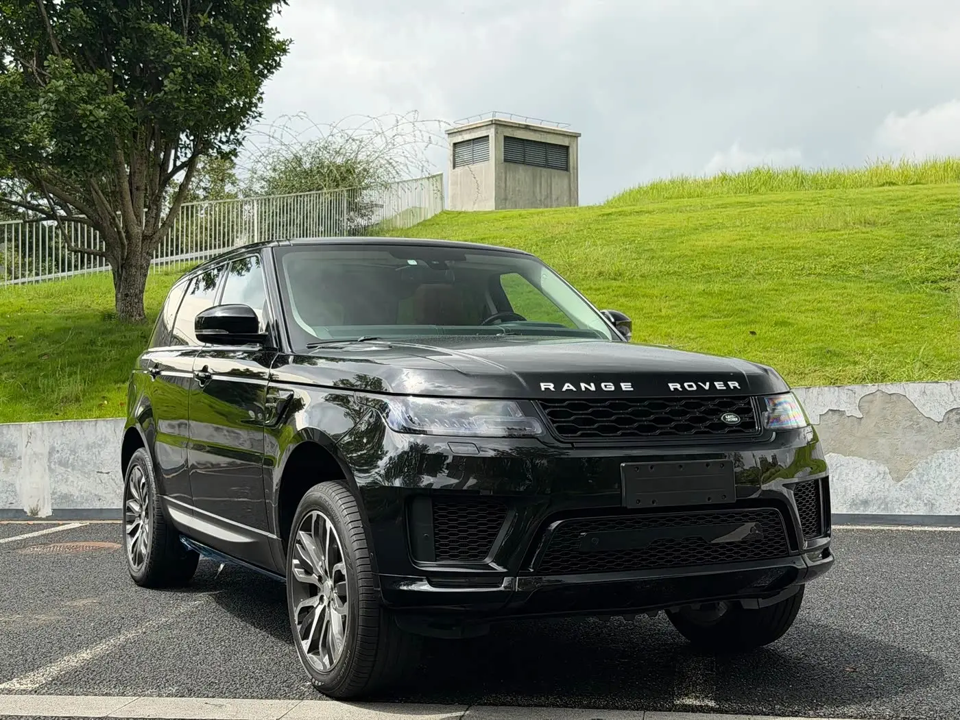 Land Rover Range Rover Sport 2016 — Photo 3/10