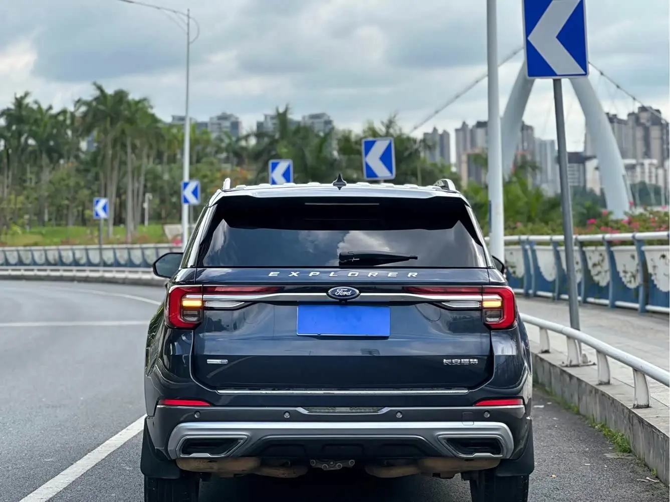Ford Explorer 2022 — Photo 6/15