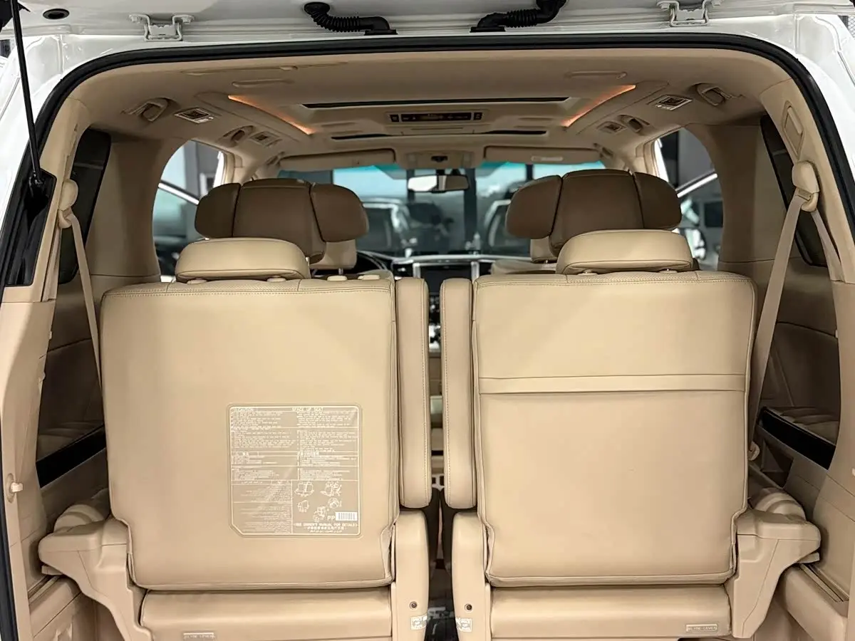 Toyota Alphard 2012 — Photo 19/20