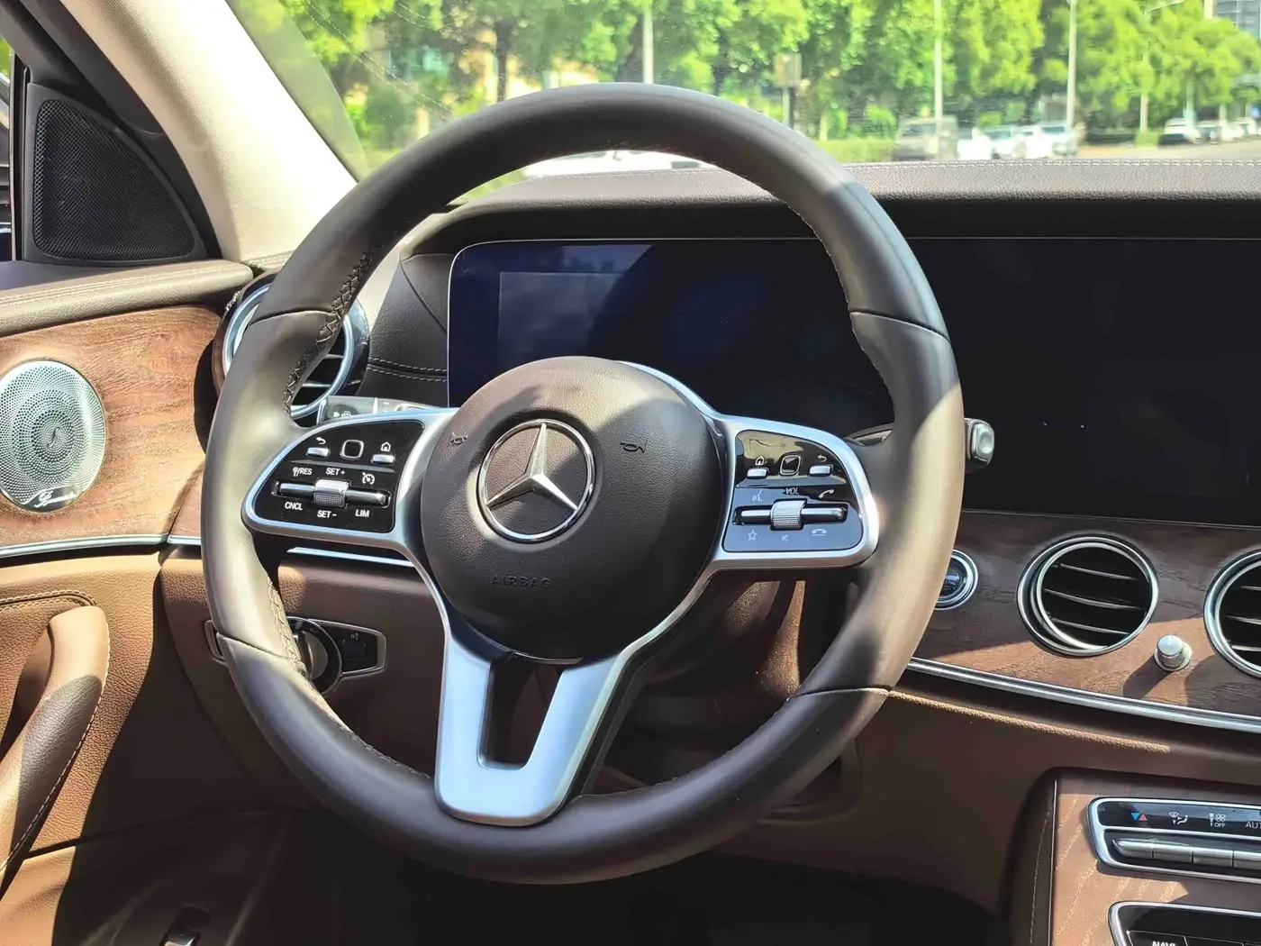 Mercedes-Benz E-Class 2020 — Photo 8/18