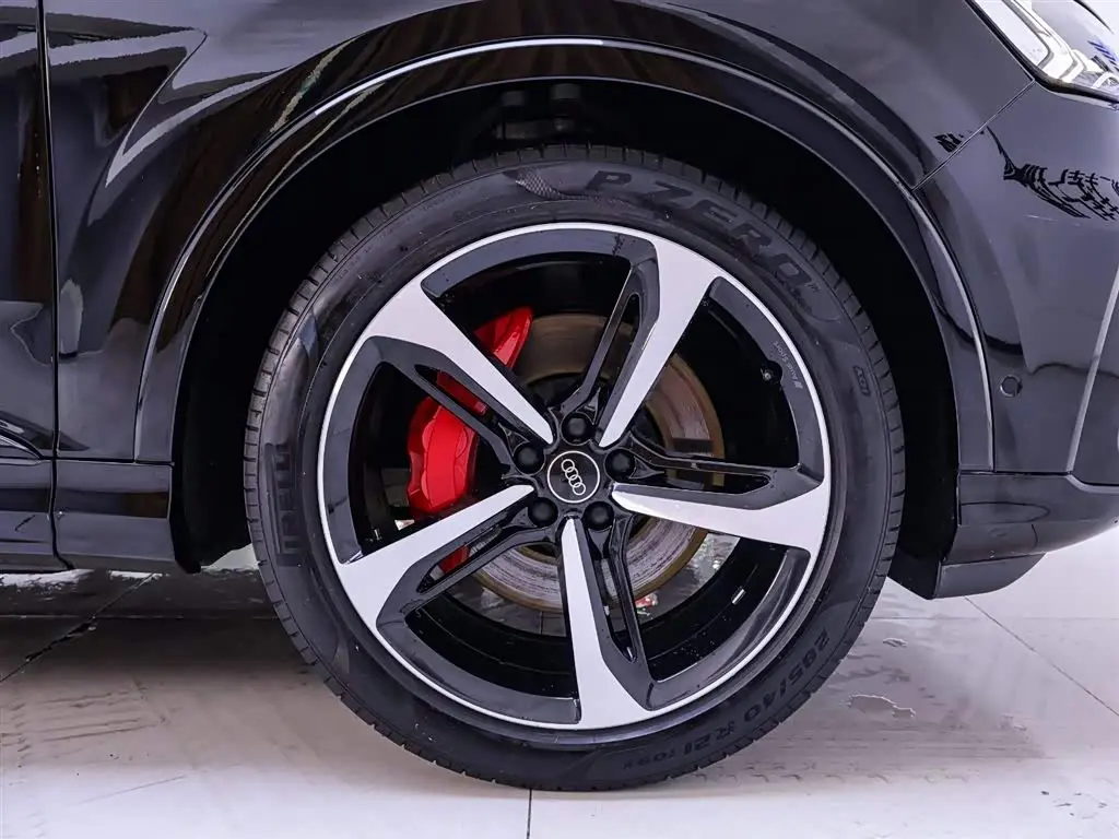 Audi Q7 2022 — Photo 6/20