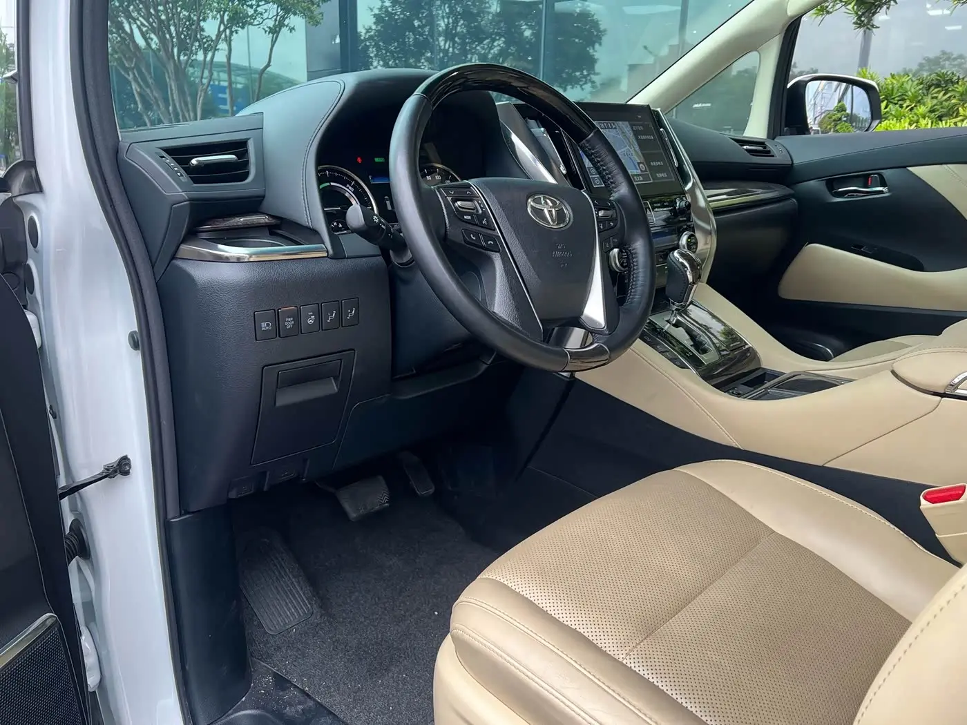 Toyota Vellfire 2023 — Photo 2/9