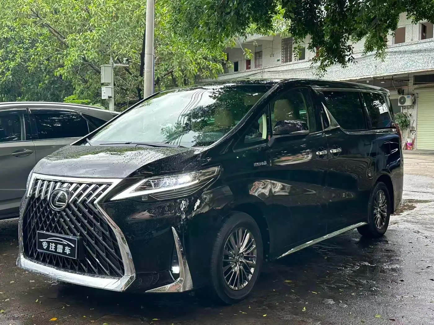 Toyota Alphard 2019 — Фото 1/9