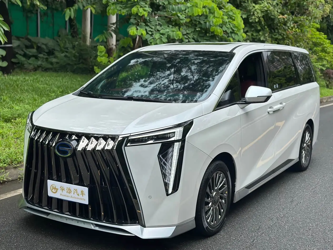 GAC Trumpchi Trumpchi M8 2024 — Photo 1/20