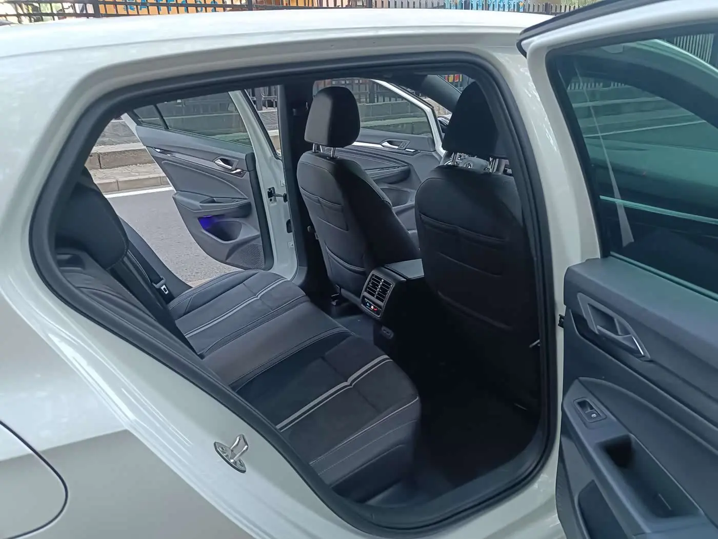 Volkswagen Golf 2024 — Photo 11/14