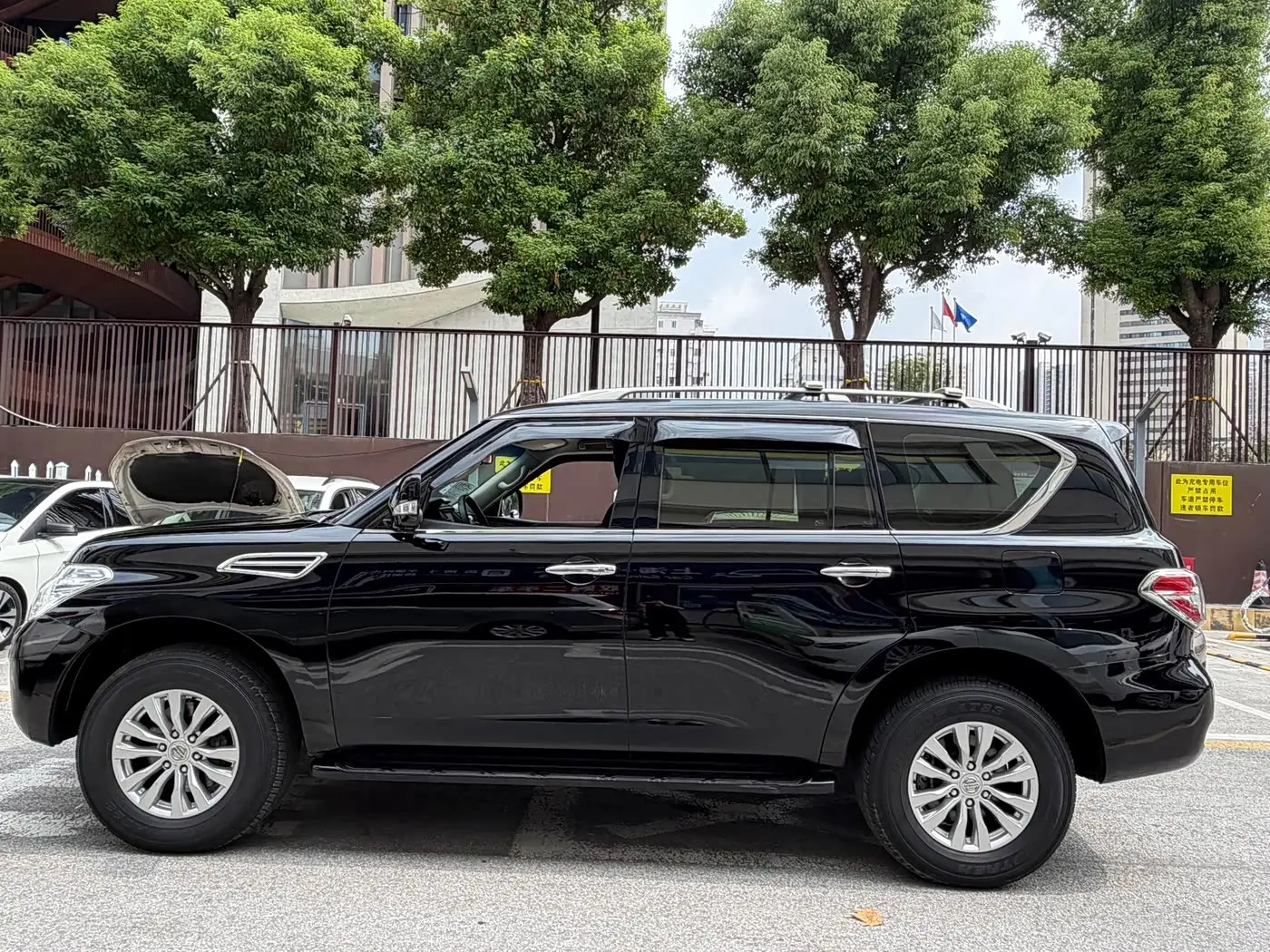 Nissan Patrol 2017 — Photo 3/18