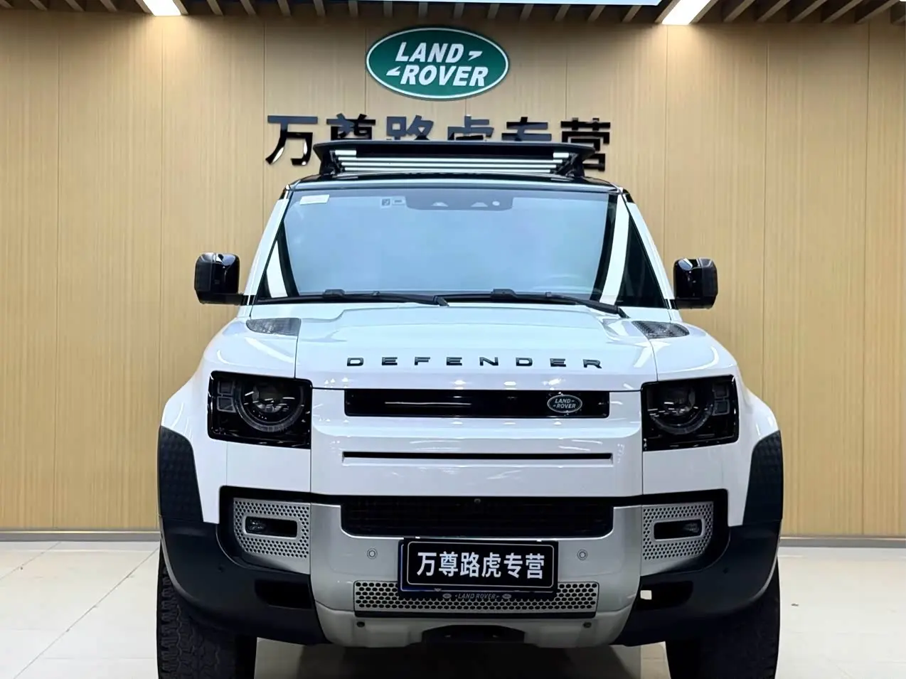 Land Rover Defender 2022 — Photo 2/9
