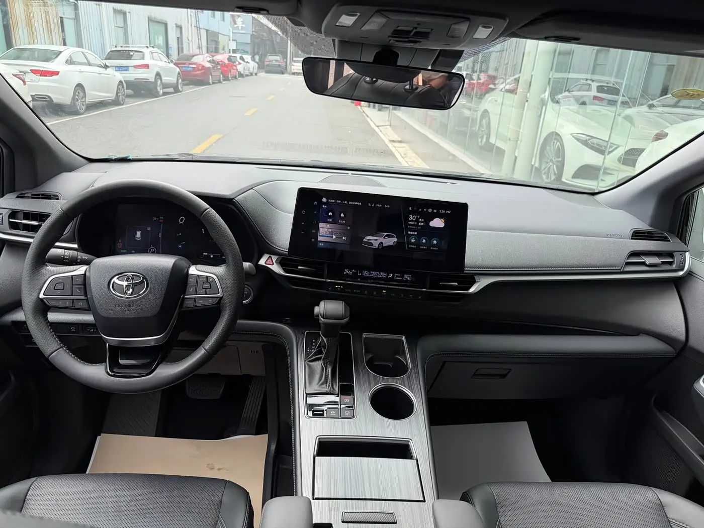 Toyota Sienna 2024 — Şəkil 10/19