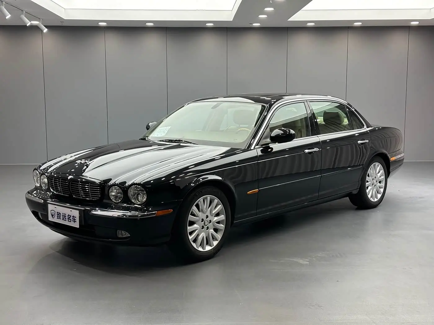 Jaguar XJ 2005 — Şəkil 1/20
