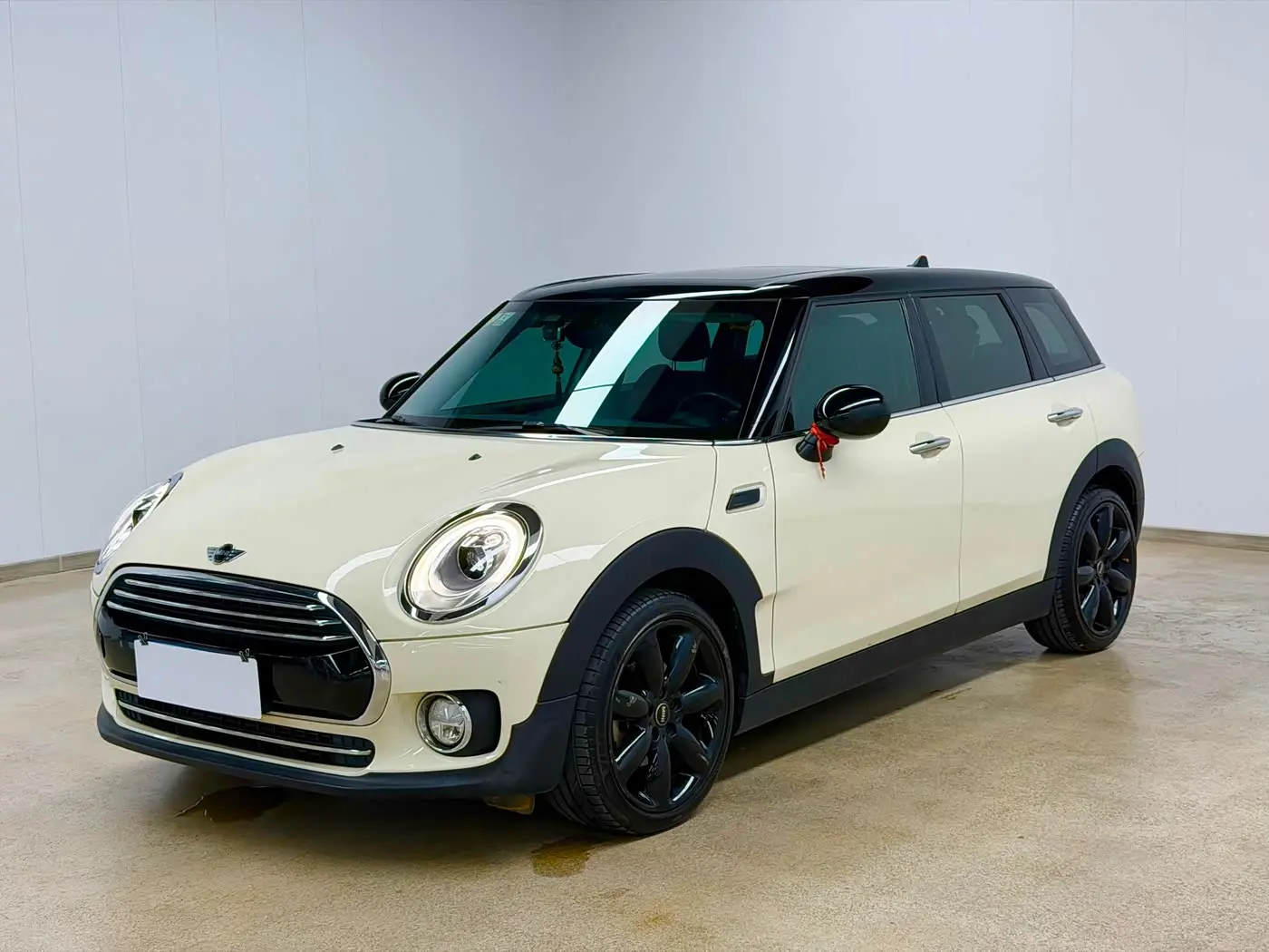 MINI CLUBMAN 2018 — Фото 1/14