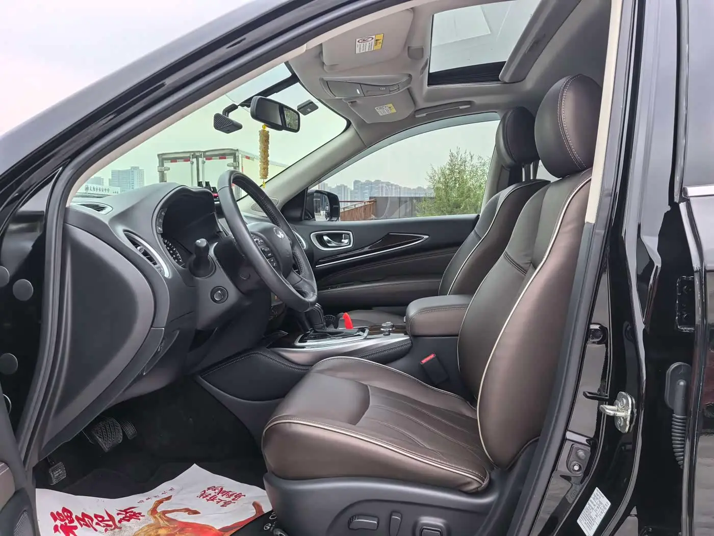 Infiniti QX60 2022 — Photo 4/9