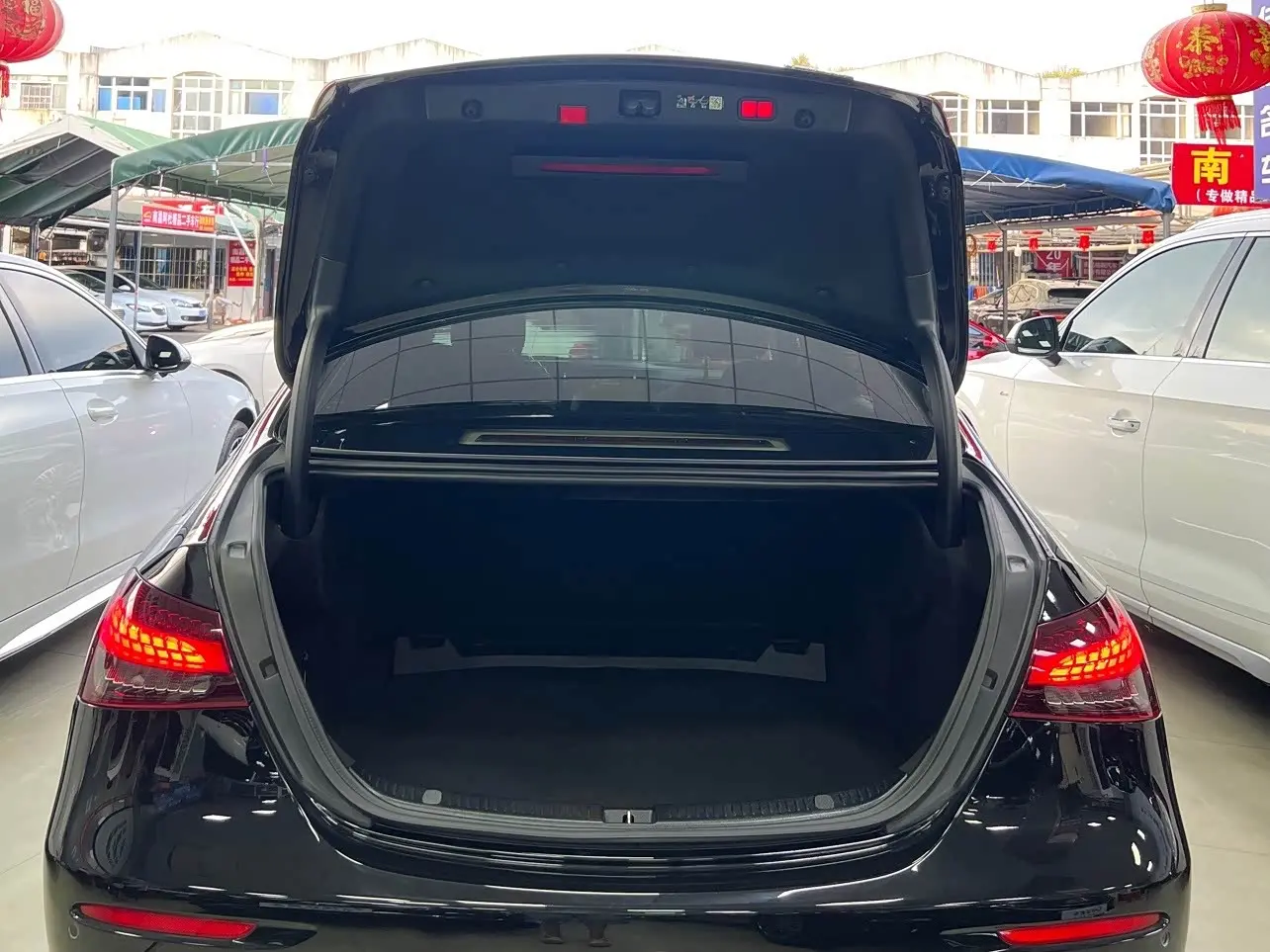 Mercedes-Benz E-Class 2023 — Фото 12/13