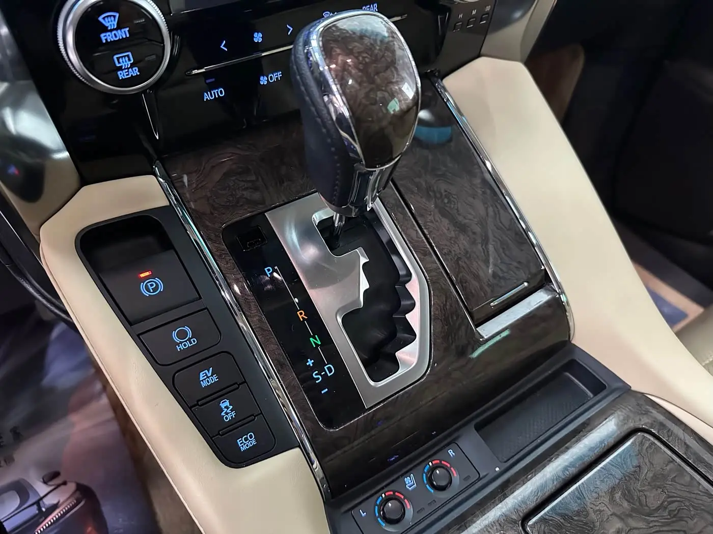 Toyota Vellfire 2021 — Photo 14/20