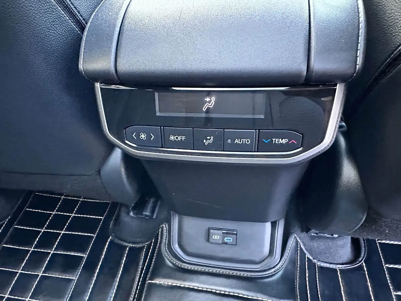 Toyota Crown Kluger 2023 — Фото 13/14