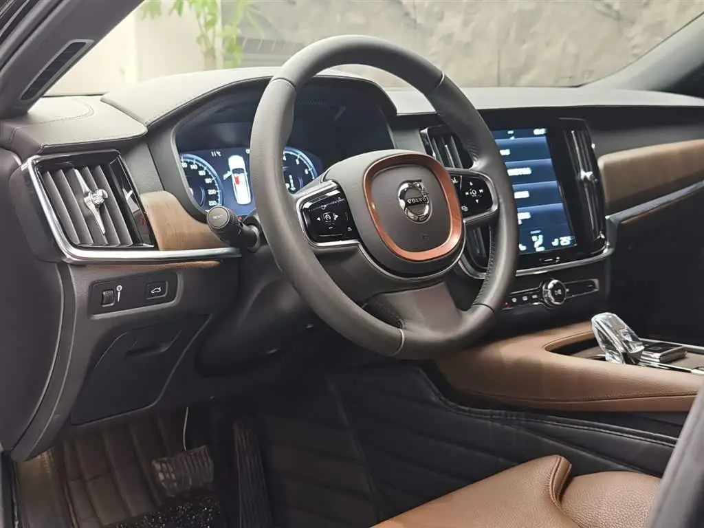 Volvo S90 2020 — Photo 7/19