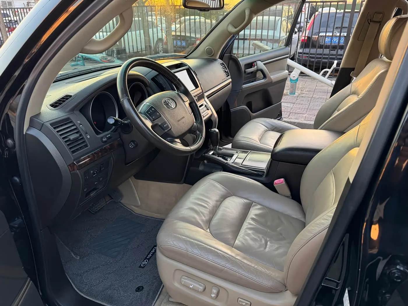 Toyota Land Cruiser 2008 — Photo 7/20