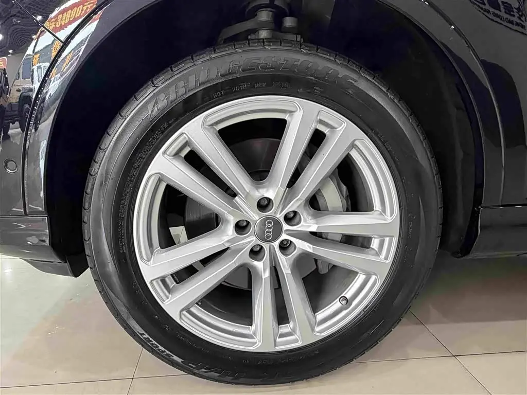 Audi Q7 2020 — Photo 13/14