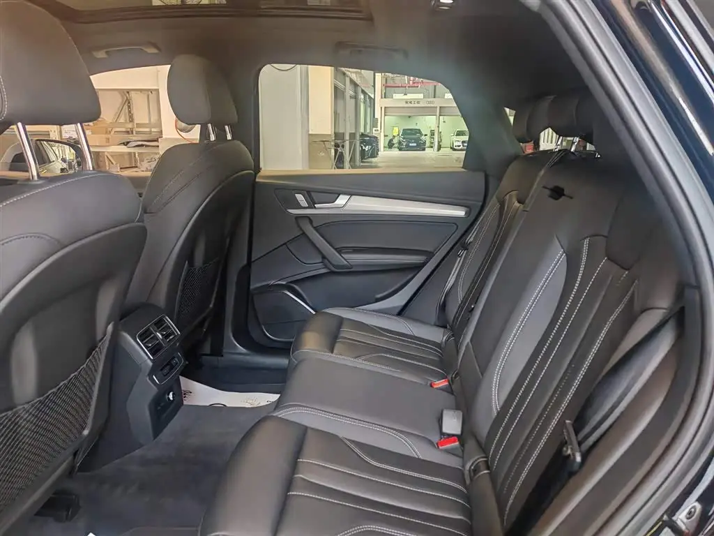 Audi Q5L Sportback 2023 — Photo 11/17