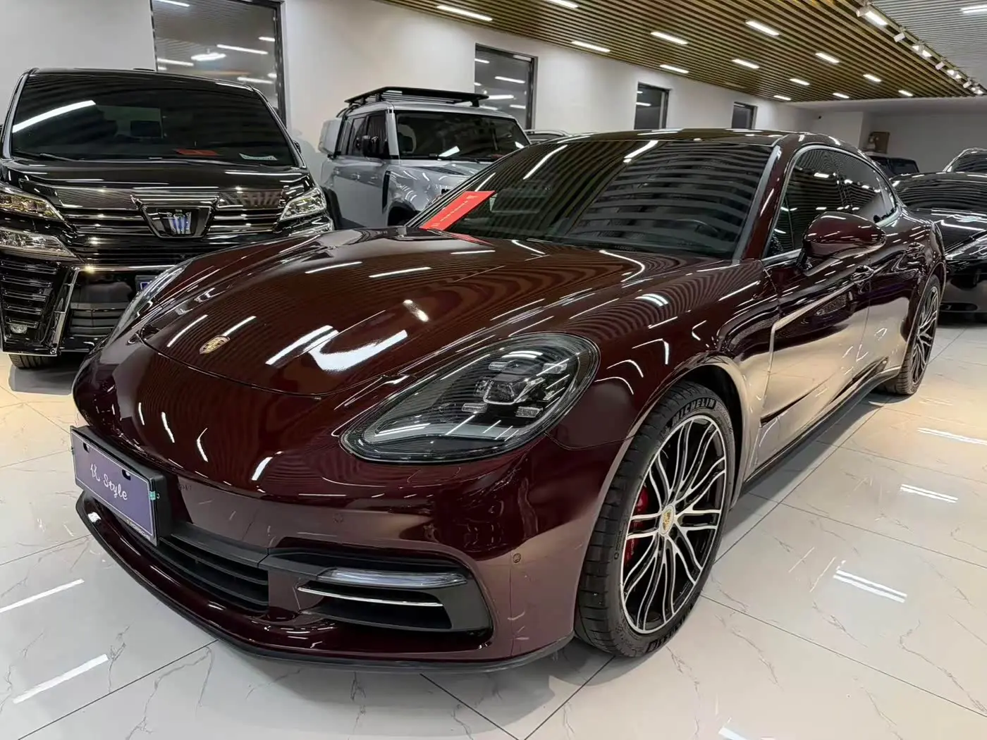 Porsche Panamera 2018 — Photo 2/16