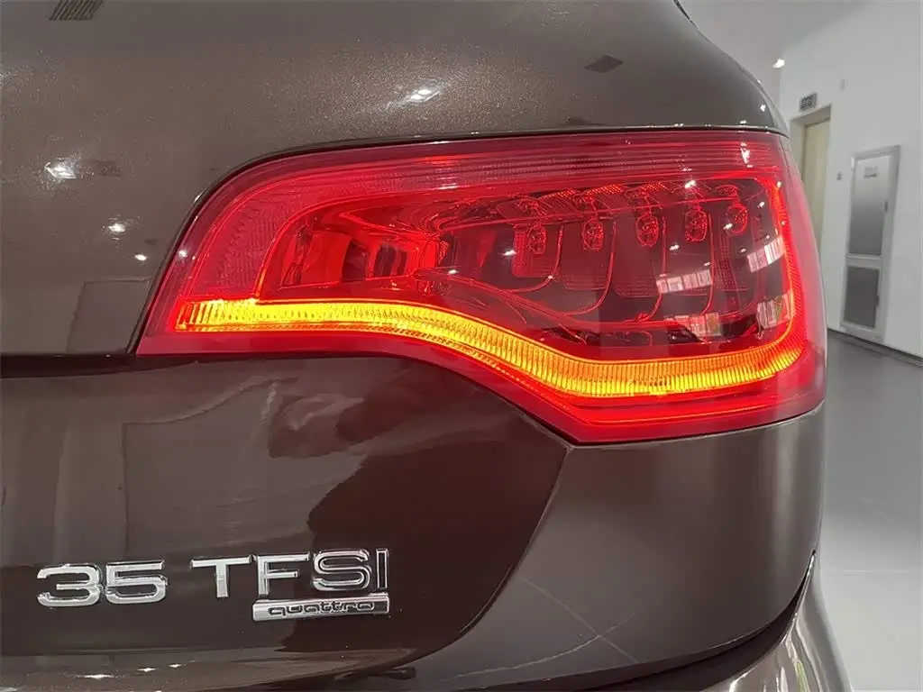 Audi Q7 2014 — Şəkil 13/15