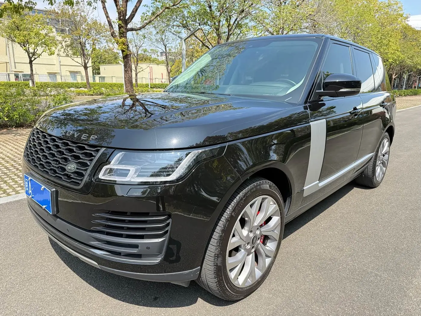Land Rover Range Rover 2019 — Фото 1/16
