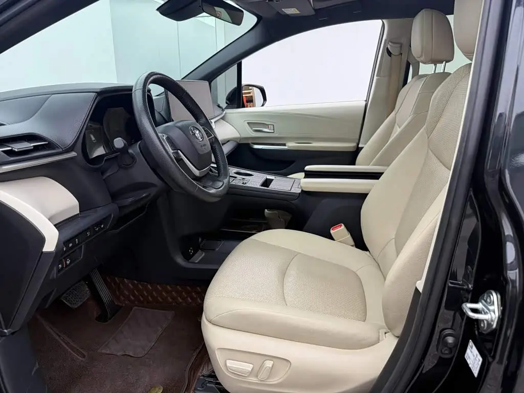 Toyota Granvia 2023 — Photo 10/15