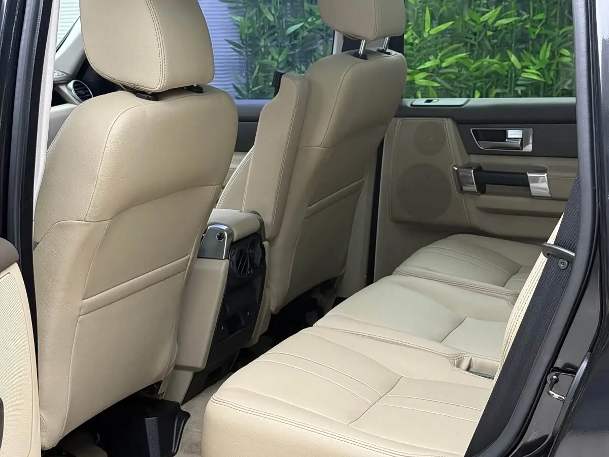 Land Rover Discovery 2015 — Фото 6/11