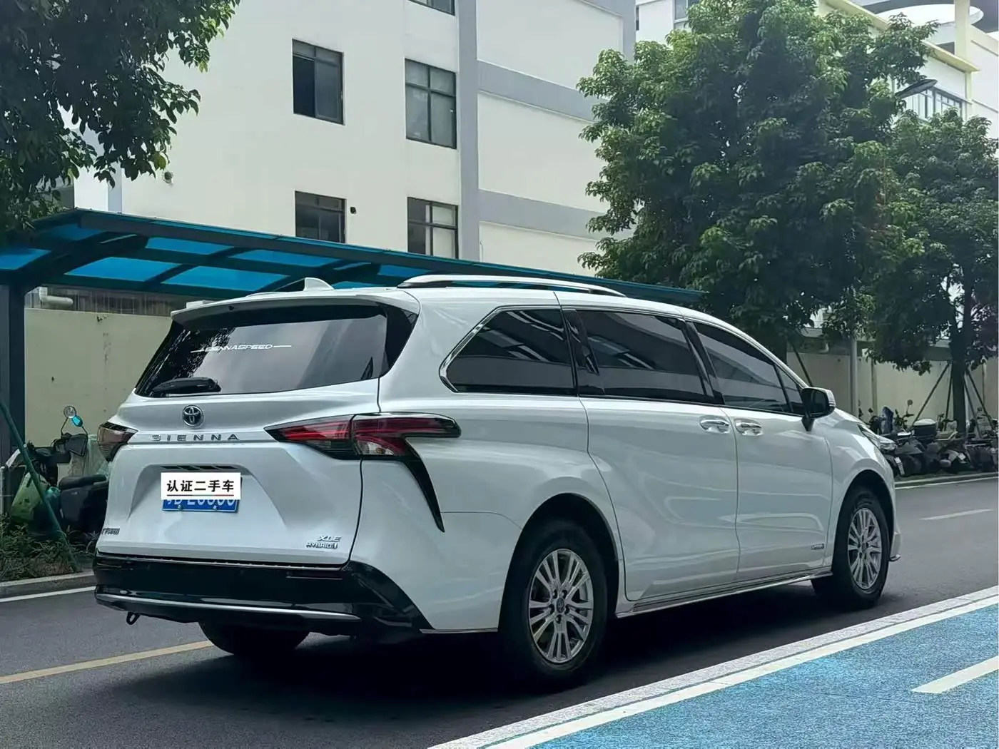 Toyota Sienna 2022 — Photo 5/9