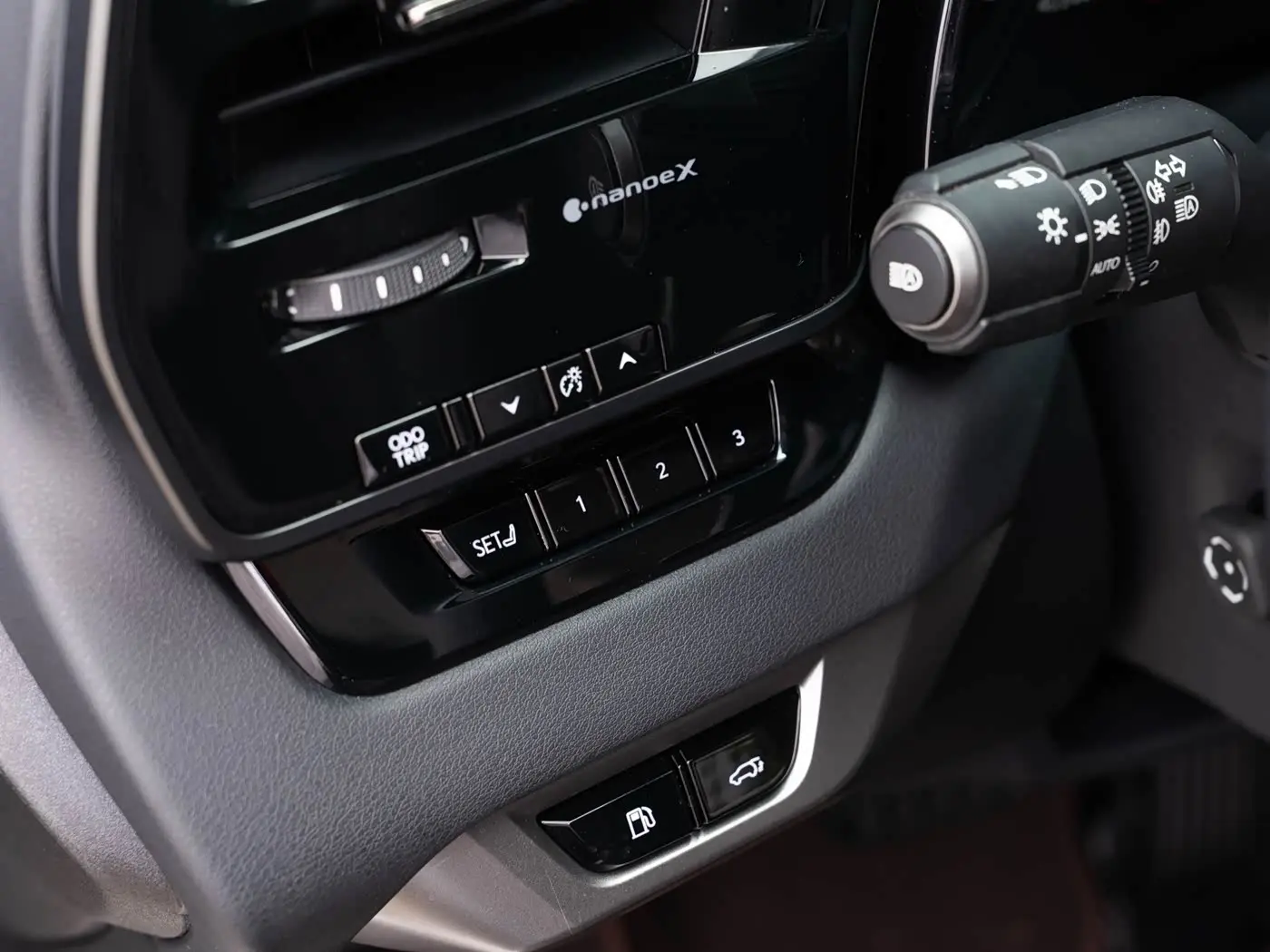 Lexus RX 2025 — Photo 19/20