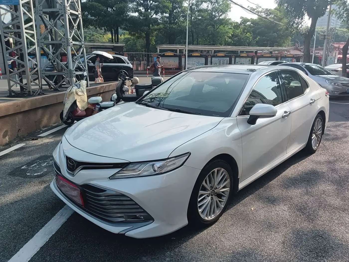 Toyota Camry 2018 — Фото 1/12
