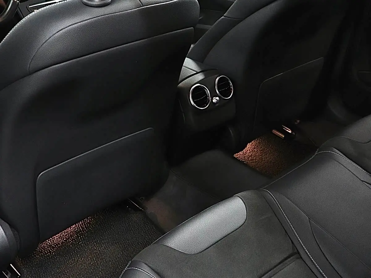 Mercedes-Benz C-Class AMG 2020 — Photo 13/20