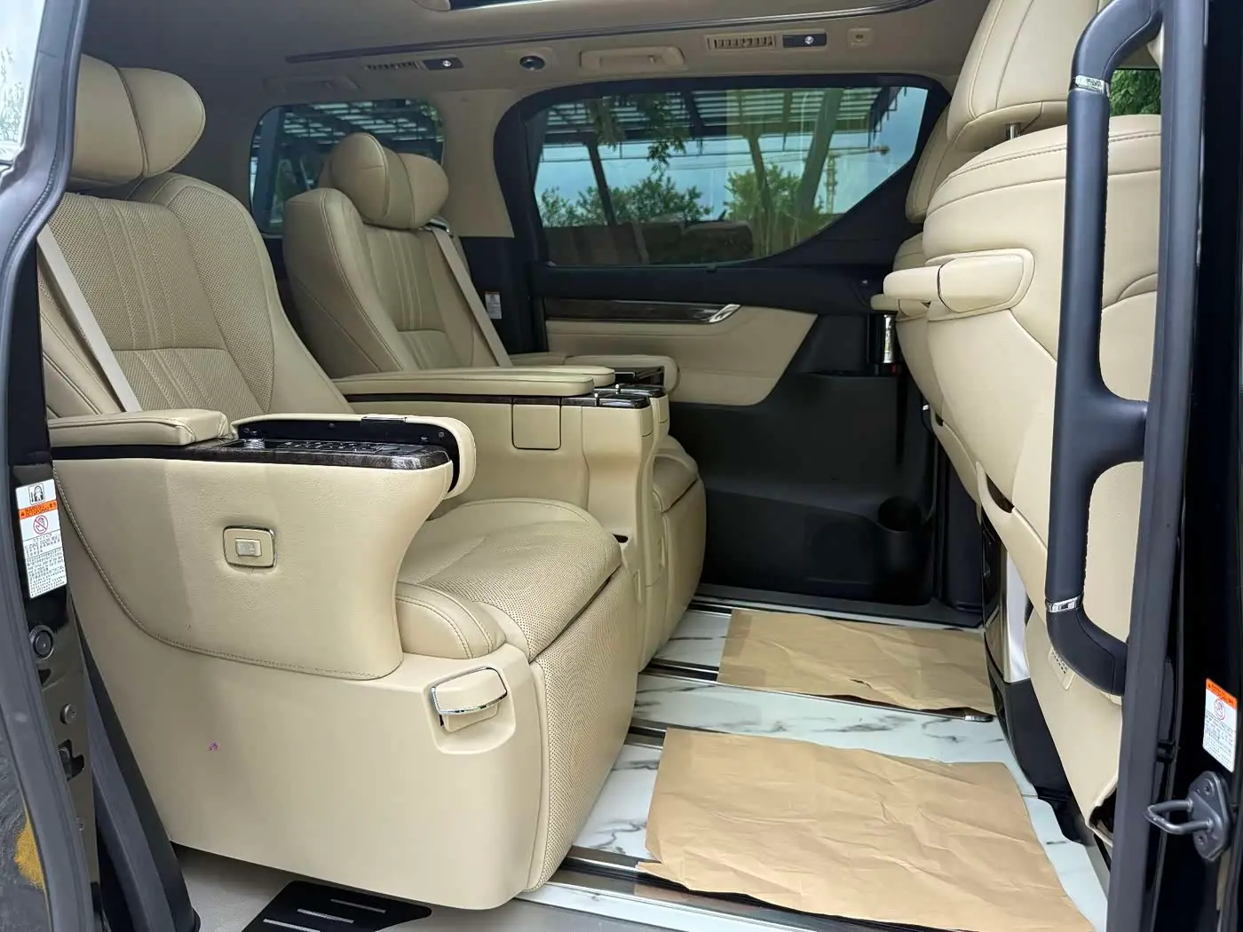 Toyota Alphard 2018 — ფოტო 10/20