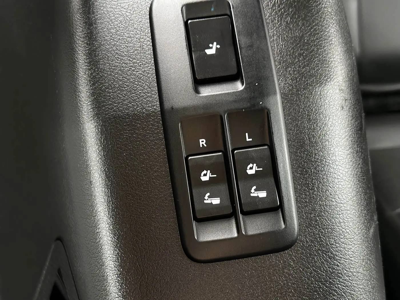 Toyota Prado 2018 — ფოტო 11/18