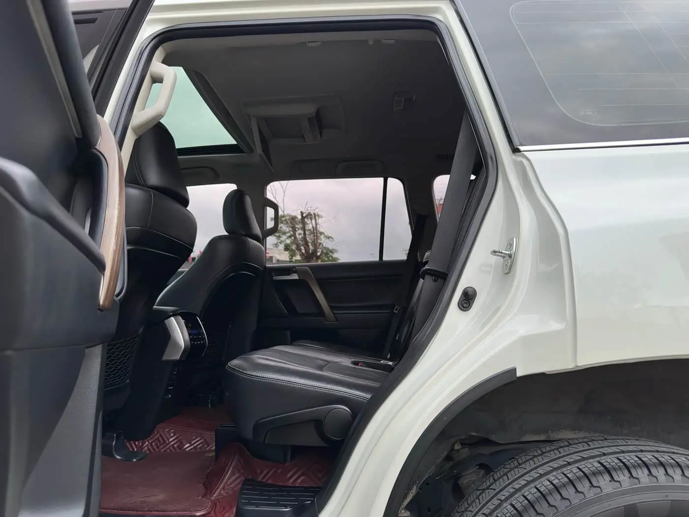 Toyota Prado 2018 — ფოტო 9/18