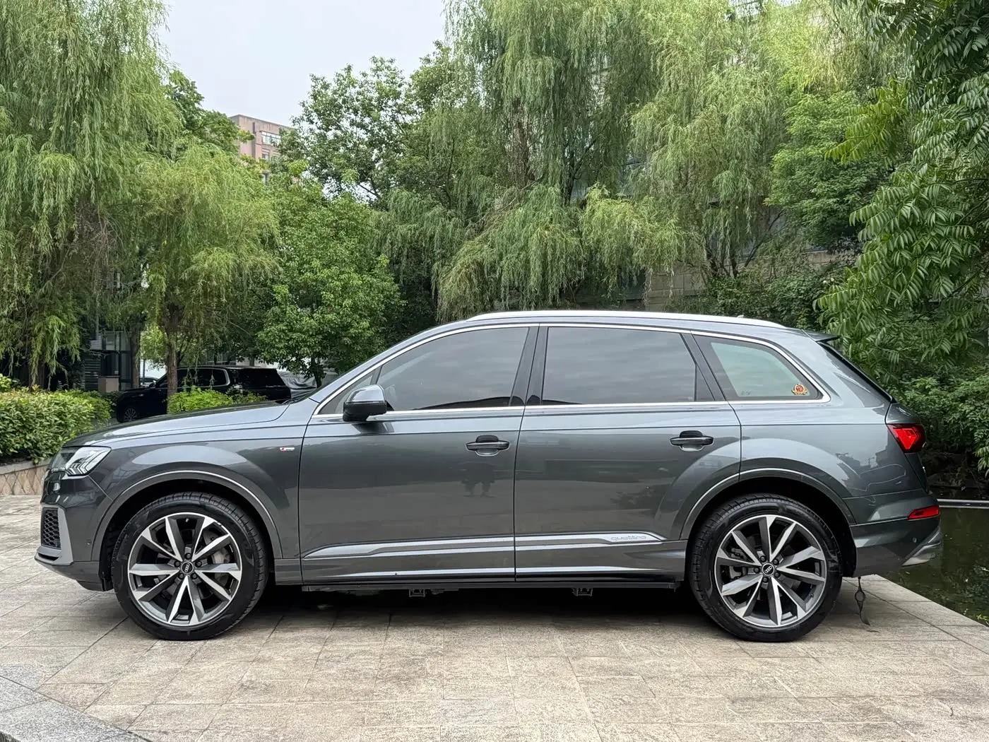 Audi Q7 2021 — Фото 4/17