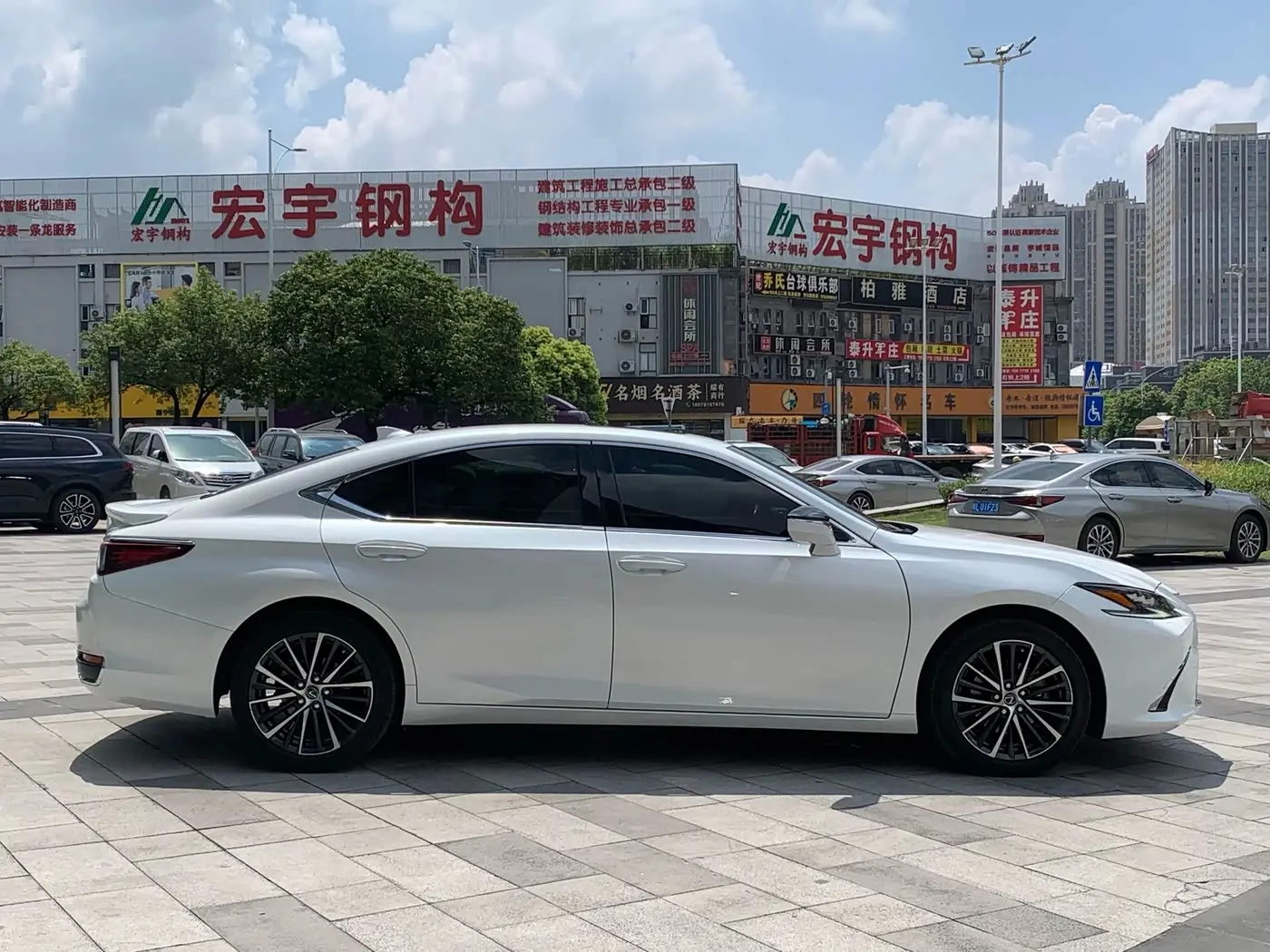 Lexus ES 2023 — Фото 6/20