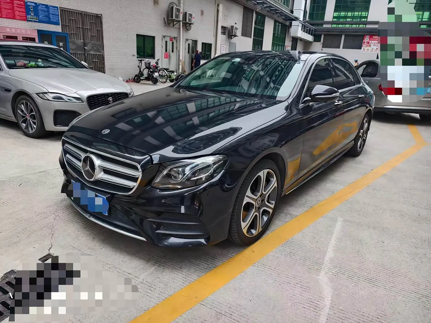 Mercedes-Benz E-Class 2017 — Photo 1/9