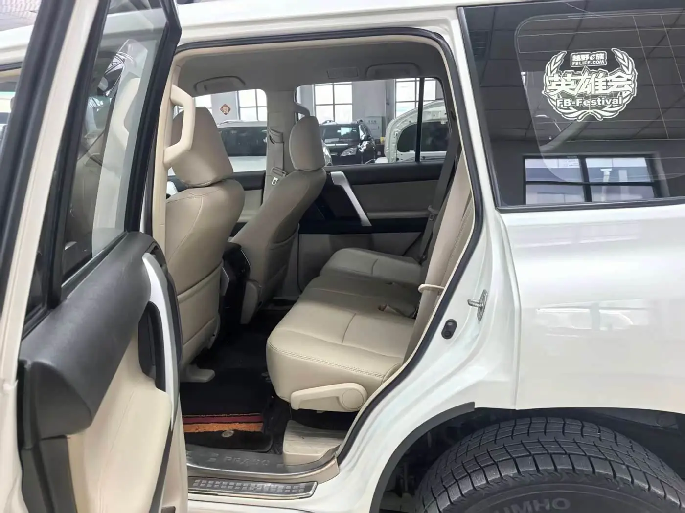 Toyota Prado 2012 — Photo 9/16
