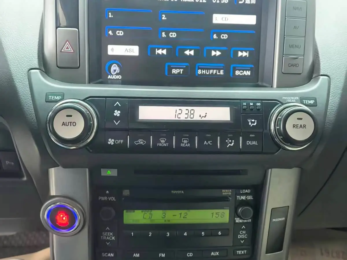 Toyota Prado 2012 — Photo 11/16