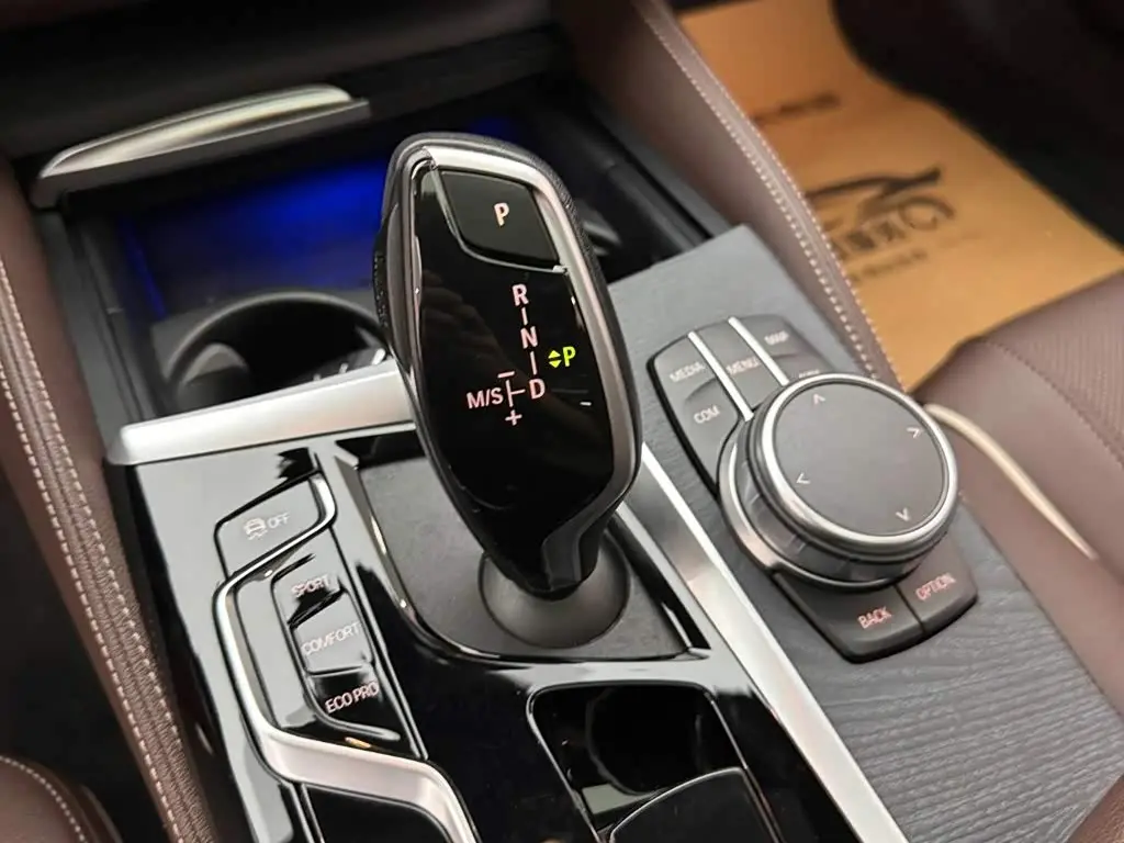 BMW 5 Series 2022 — Photo 16/19