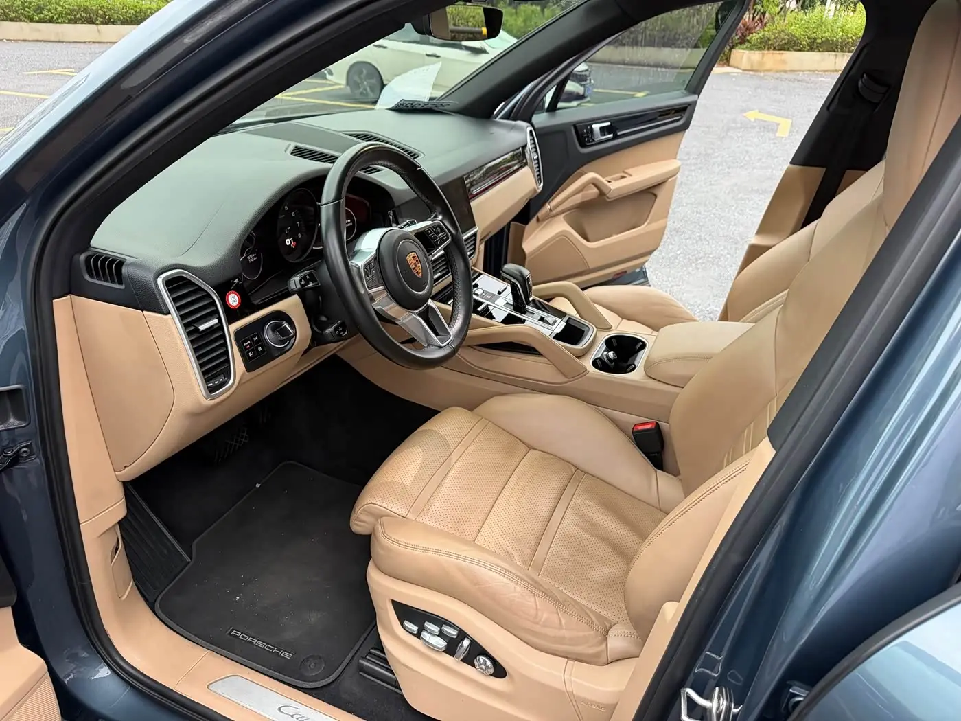 Porsche Cayenne 2018 — Photo 9/18