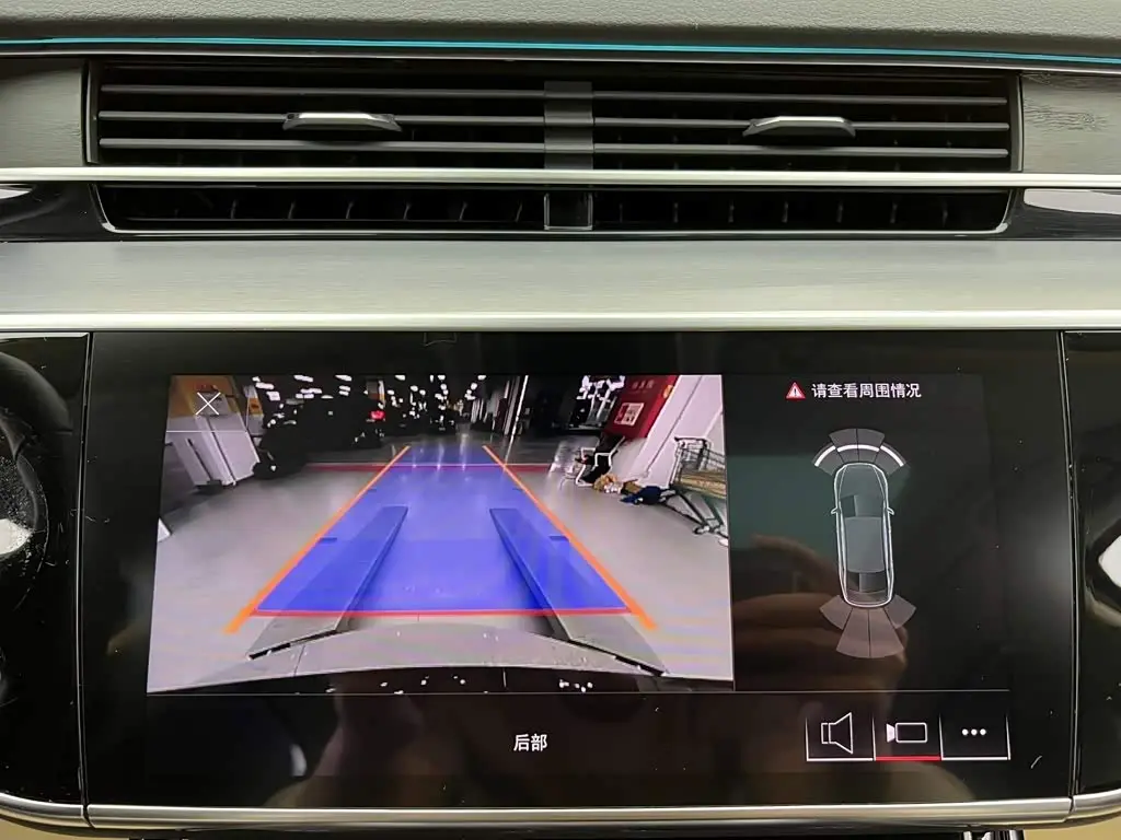 Audi A8 2024 — Photo 12/20